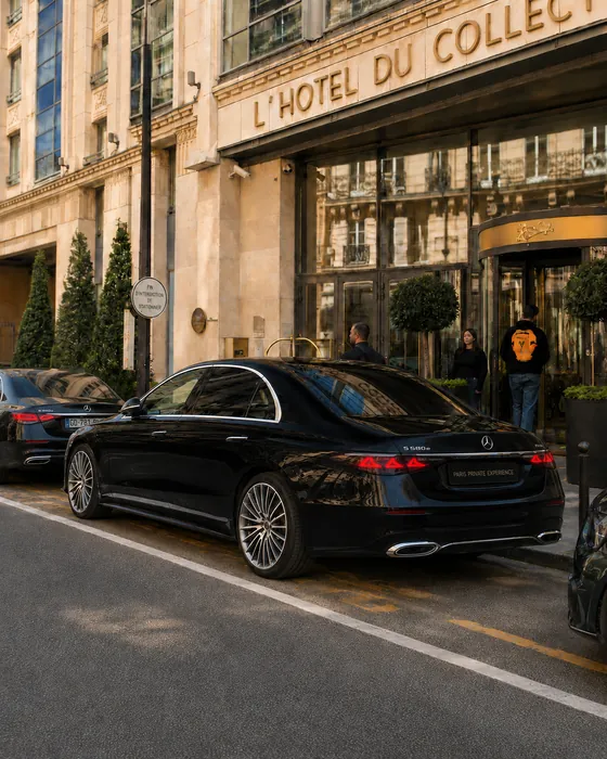 Mercedes S-Class leaving L'Hôtel du Collectionneur, Paris